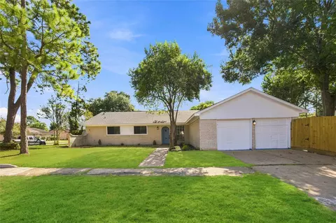 9223 Benning Dr, Houston, TX 77031