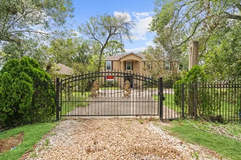 715 Elm St, Fresno, TX 77545