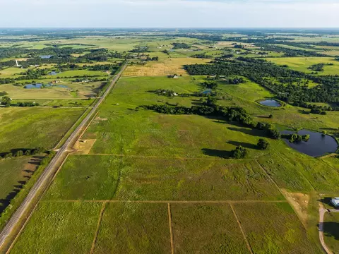 8061 N Fm 1371, Bellville, TX 77418