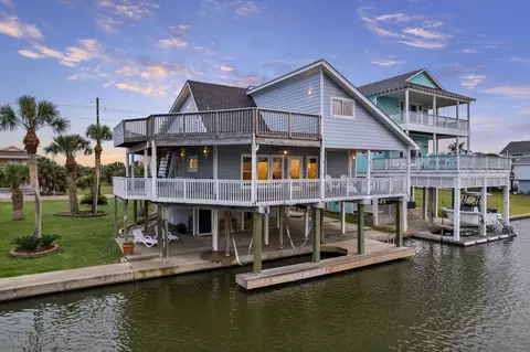 4105 Nueces Dr, Galveston, TX 77554