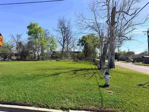2485 Franklin St, Beaumont, TX 77701