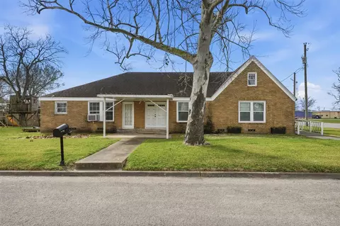 403 S Velasco St, Angleton, TX 77515