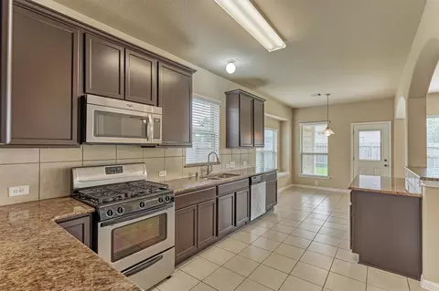 Kitchen - 30707 Sage Trace Ct, Spring, TX 77386 photo 5 of 6