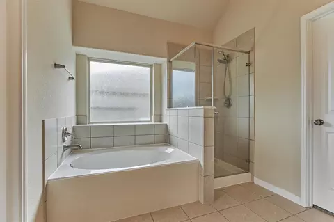 Bath - 30707 Sage Trace Ct, Spring, TX 77386 photo 3 of 6
