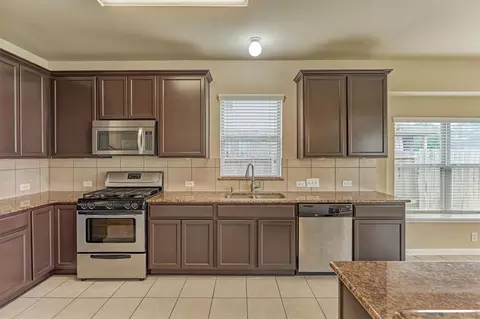 Kitchen - 30707 Sage Trace Ct, Spring, TX 77386 photo 4 of 6