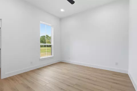 Bedroom - 467 Springfield Trl, Angleton, TX 77515 photo 6 of 9
