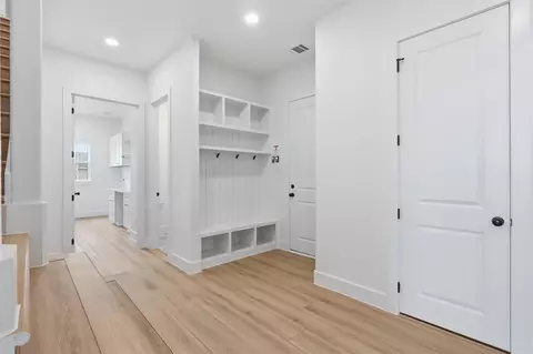 Entry Way - 467 Springfield Trl, Angleton, TX 77515 photo 3 of 4