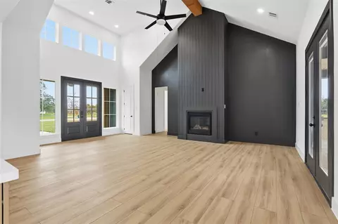 Living - 467 Springfield Trl, Angleton, TX 77515 photo 3 of 3
