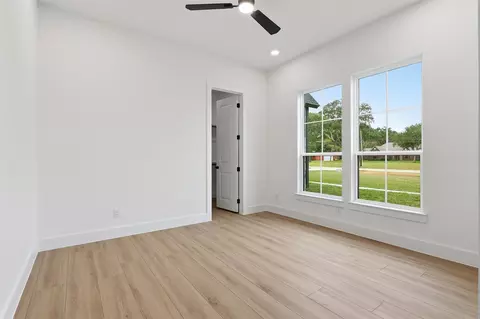 Bedroom - 467 Springfield Trl, Angleton, TX 77515 photo 8 of 9