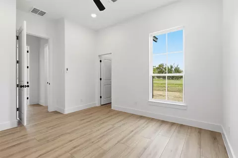 Bedroom - 467 Springfield Trl, Angleton, TX 77515 photo 5 of 9