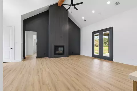 Living - 467 Springfield Trl, Angleton, TX 77515 photo 2 of 3