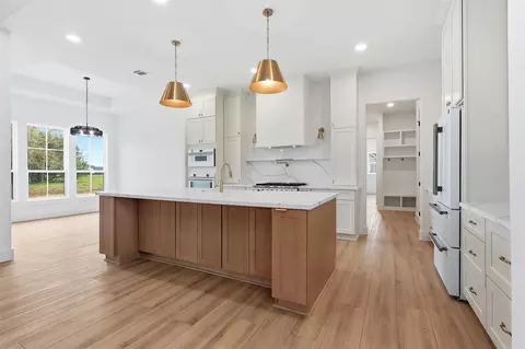 Kitchen - 467 Springfield Trl, Angleton, TX 77515 photo 3 of 4