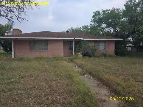 512 W North St, Hebbronville, TX 78361
