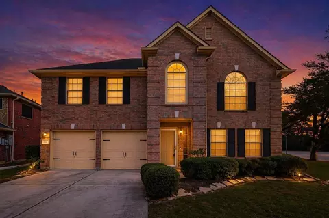 6002 Villa Hills Dr, Houston, TX 77066