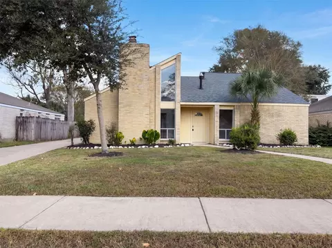 15803 Dunmoor Dr, Houston, TX 77059