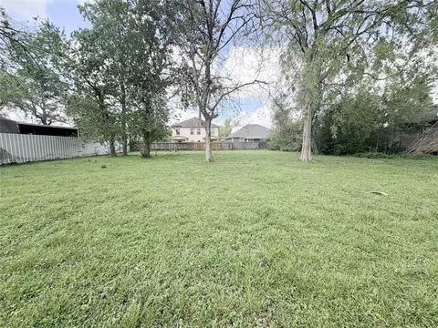 7527 Burt St, Houston, TX 77088