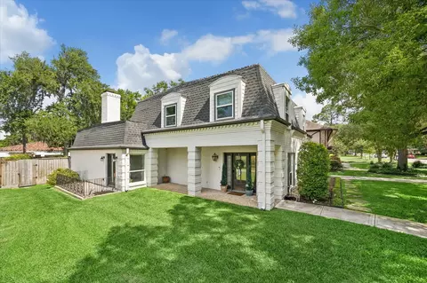 215 Greenpark Dr, Houston, TX 77079