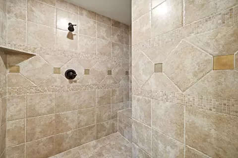 Bath - 7818 Sunset Falls Ct, Spring, TX 77379 photo 3 of 7