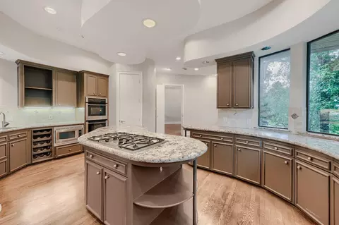 Kitchen - 3 Hillside View Pl, Spring, TX 77381 photo 2 of 3