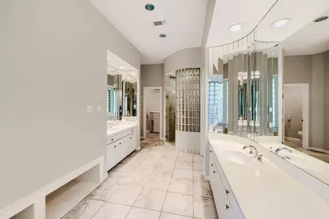 Bath - 3 Hillside View Pl, Spring, TX 77381 photo 3 of 7