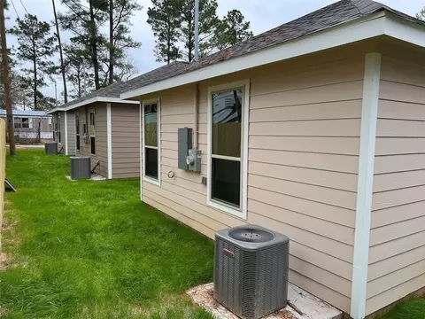 Exterior - 11595 Persimmon St, Willis, TX 77318 photo 3 of 4