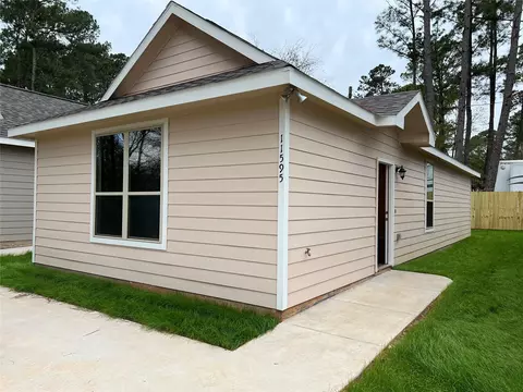11595 Persimmon St, Willis, TX 77318