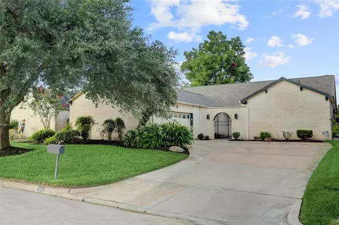 44 Crestwood Cir, Sugar Land, TX 77478