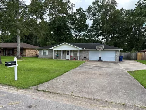 109 Pinecrest Dr, Silsbee, TX 77656 photo 1