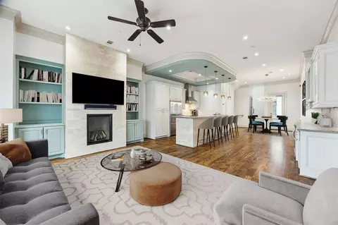5214 Calle Cordoba Pl, Houston, TX 77007