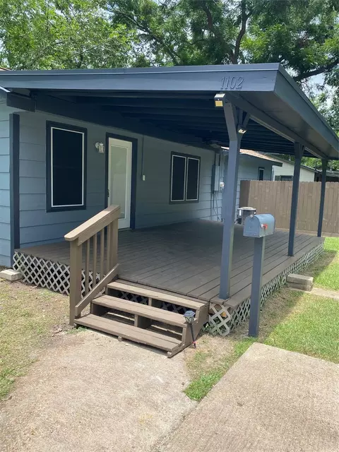 Exterior - 1102 E 2nd St, Sweeny, TX 77480 photo 3 of 3