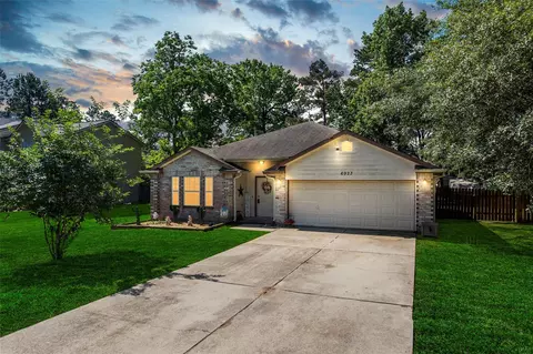 6923 Grant Dr, Magnolia, TX 77354