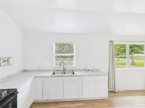 4031 Fairview Dr, Orange, TX 77630