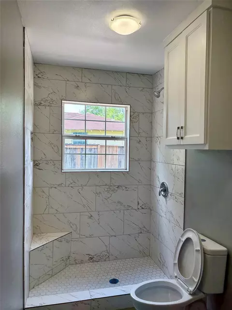 Bath - 1108 Jackson Ave, Pasadena, TX 77506 photo 2 of 2