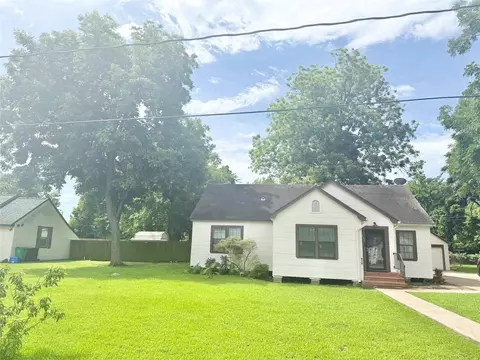 212 South St, Baytown, TX 77520