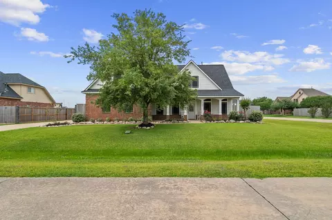 14002 St Thomas St, Mont Belvieu, TX 77523