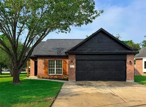 231 Elizabeth Ln, Sealy, TX 77474