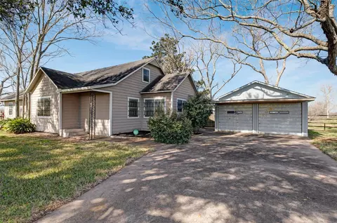 8439 Fm 442, Boling, TX 77420