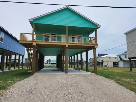 523 Thunder Rd, Surfside Beach, TX 77541