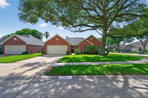 923 N Wellsford Dr, Pearland, TX 77584