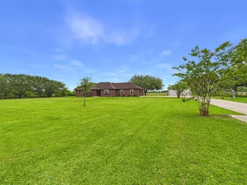 4610 Mustang Rd, Alvin, TX 77511