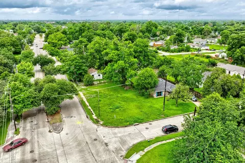 4313 Collingsworth St, Houston, TX 77026