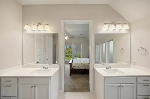 Bath - 212 Trillium Park Loop, Conroe, TX 77304 photo 3 of 4