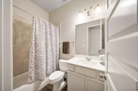 Bath - 212 Trillium Park Loop, Conroe, TX 77304 photo 4 of 4