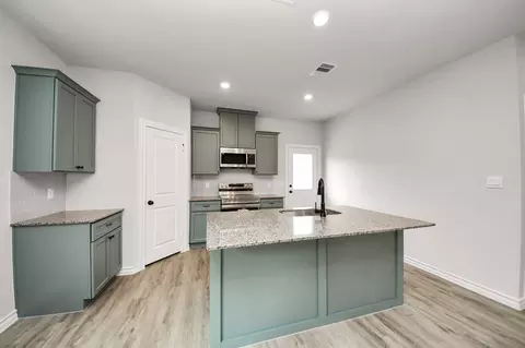 Kitchen - 18745 Loom Dr, Conroe, TX 77306 photo 3 of 5