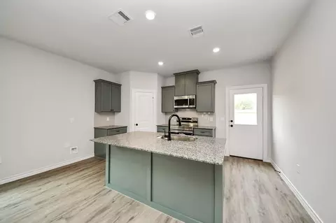 Kitchen - 18745 Loom Dr, Conroe, TX 77306 photo 2 of 5