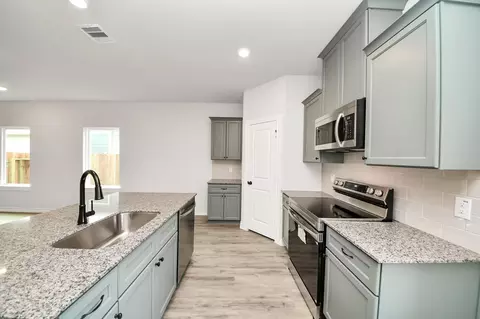 Kitchen - 18745 Loom Dr, Conroe, TX 77306 photo 5 of 5