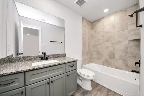 Bath - 18745 Loom Dr, Conroe, TX 77306 photo 3 of 3