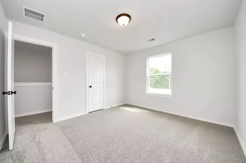 Bedroom - 18745 Loom Dr, Conroe, TX 77306 photo 4 of 10