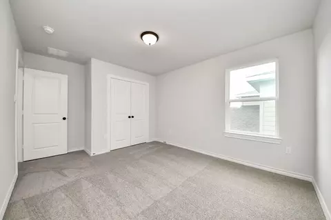 Bedroom - 18745 Loom Dr, Conroe, TX 77306 photo 6 of 10