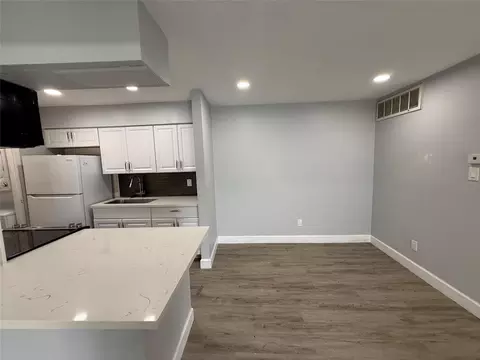 9550 Deering Dr #210, Houston, TX 77036